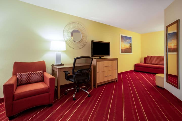Days Inn by Wyndham Marquette
