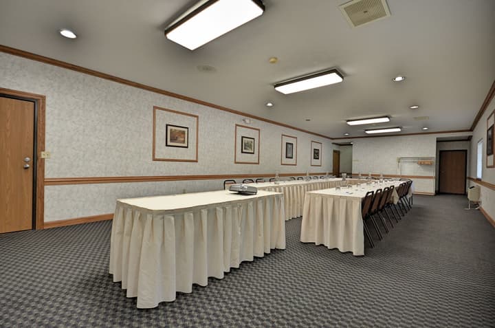 Days Inn by Wyndham Marquette
