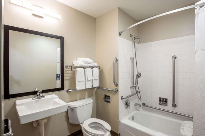 Days Inn by Wyndham Marquette