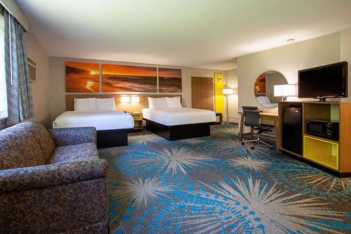Days Inn by Wyndham Marquette