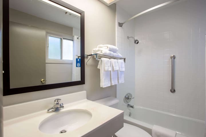 Days Inn by Wyndham Marquette