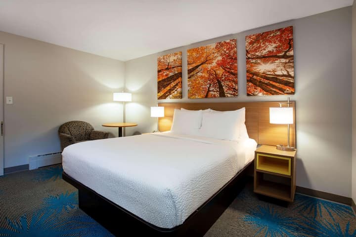 Days Inn by Wyndham Marquette