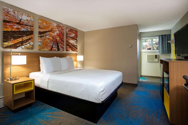 Days Inn by Wyndham Marquette