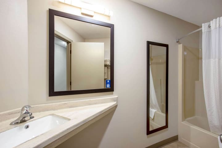 Days Inn by Wyndham Marquette