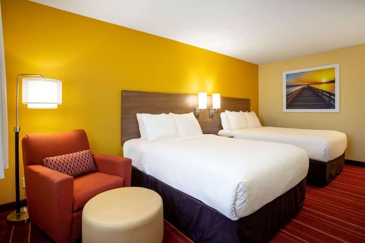 Days Inn by Wyndham Marquette