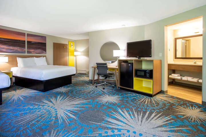 Days Inn by Wyndham Marquette