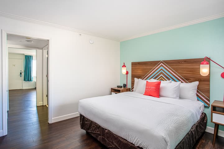 Beachside Hotel & Suites Cocoa Beach - Port Canaveral