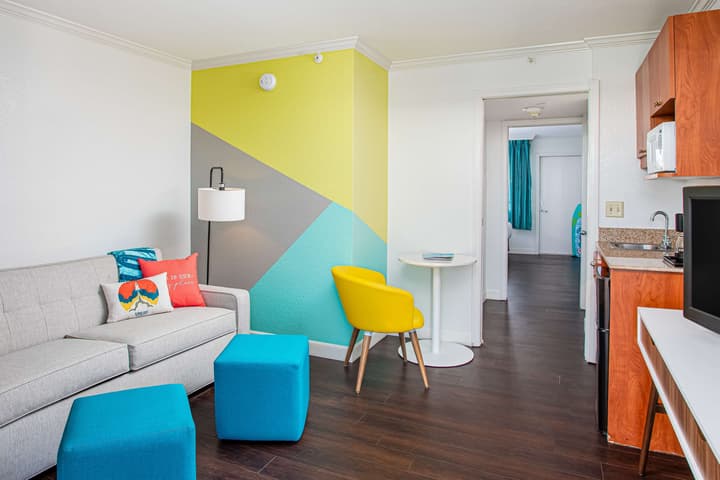 Beachside Hotel & Suites Cocoa Beach - Port Canaveral