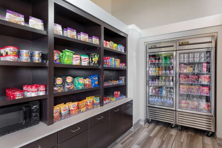 La Quinta Inn & Suites by Wyndham Clifton/Rutherford