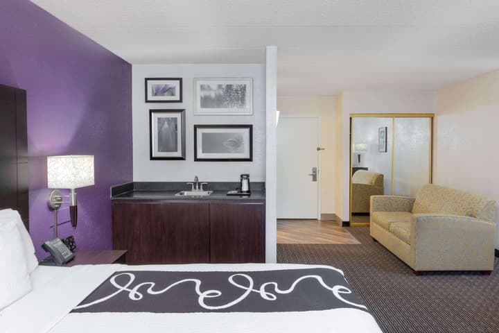La Quinta Inn & Suites by Wyndham Clifton/Rutherford