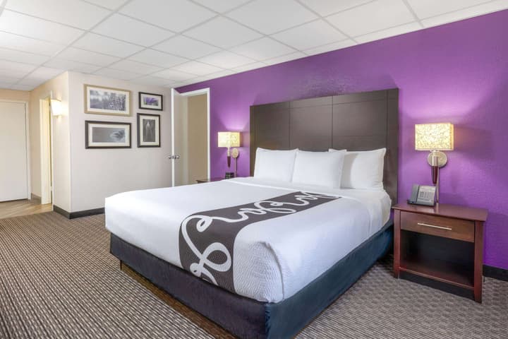 La Quinta Inn & Suites by Wyndham Clifton/Rutherford