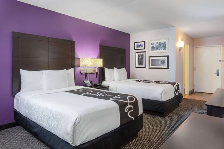 La Quinta Inn & Suites by Wyndham Clifton/Rutherford