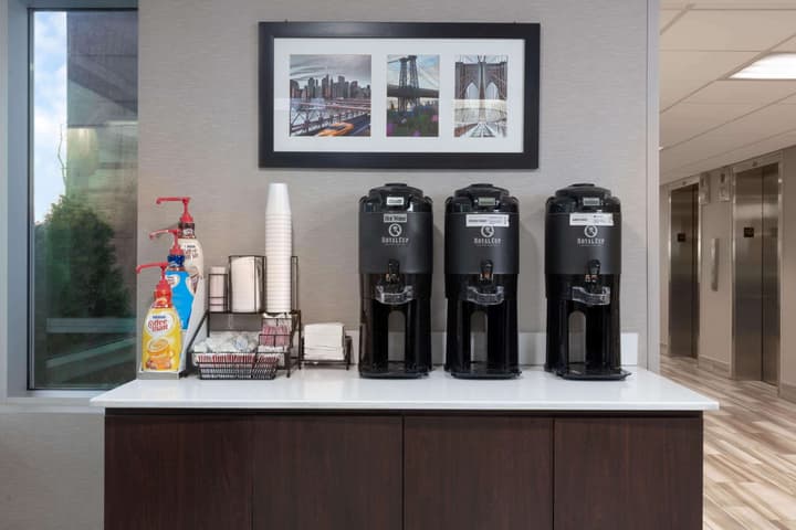 La Quinta Inn & Suites by Wyndham Clifton/Rutherford