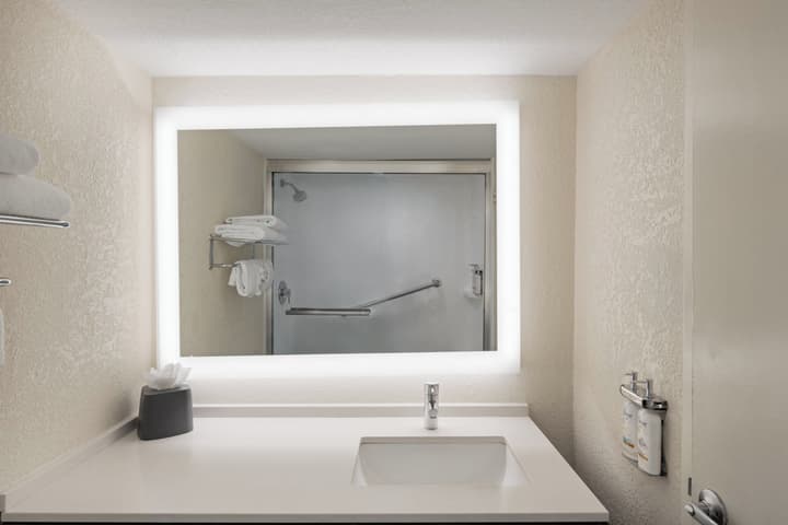 Holiday Inn Miami - International Airport by IHG