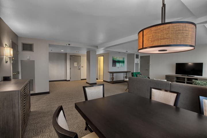 DoubleTree by Hilton at the Entrance to Universal Orlando