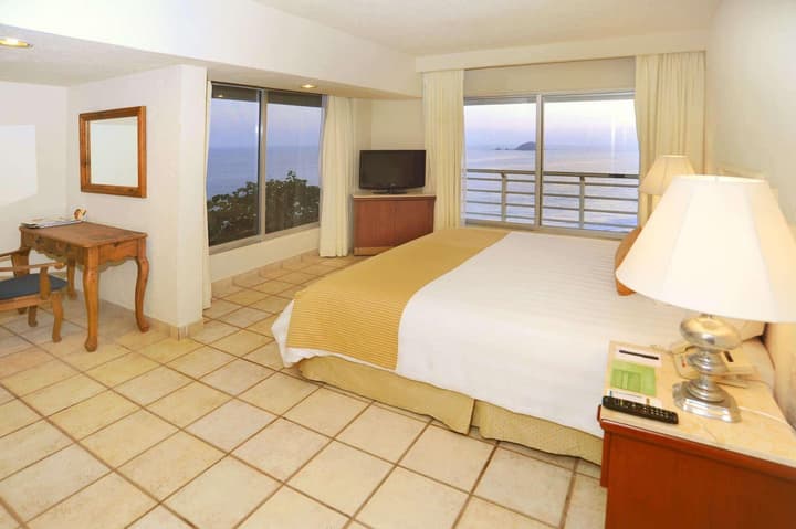 Emporio Ixtapa - with Optional All Inclusive