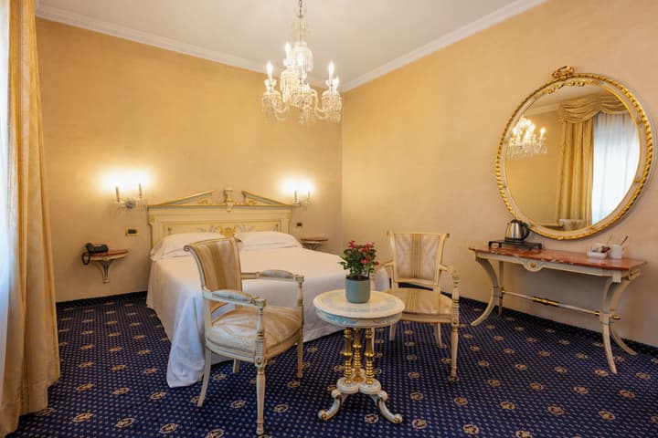 HOTEL STENDHAL