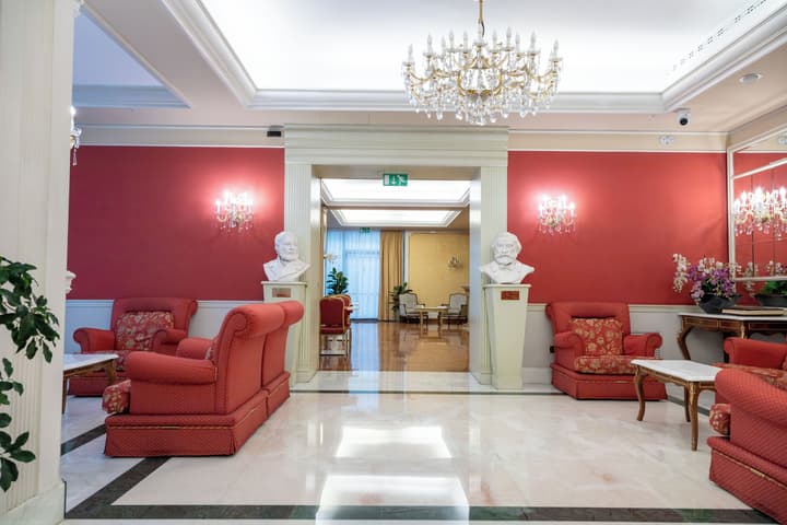 HOTEL STENDHAL
