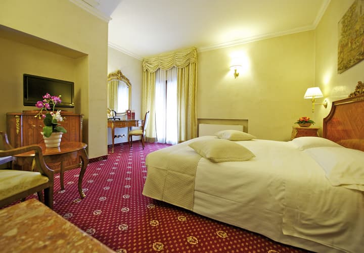 HOTEL STENDHAL