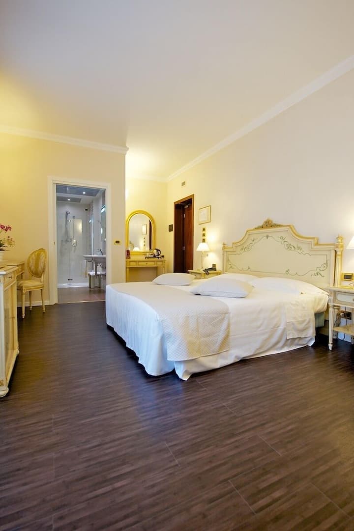 HOTEL STENDHAL