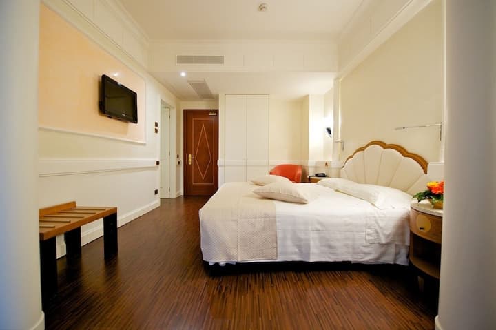 HOTEL STENDHAL
