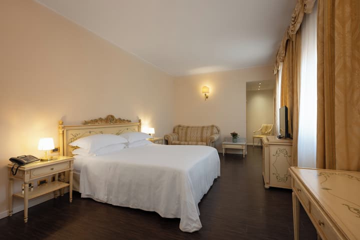 HOTEL STENDHAL