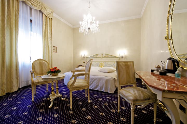HOTEL STENDHAL