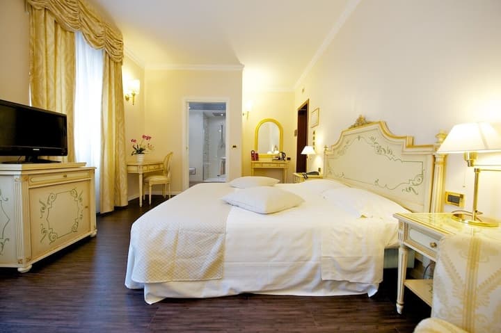 HOTEL STENDHAL