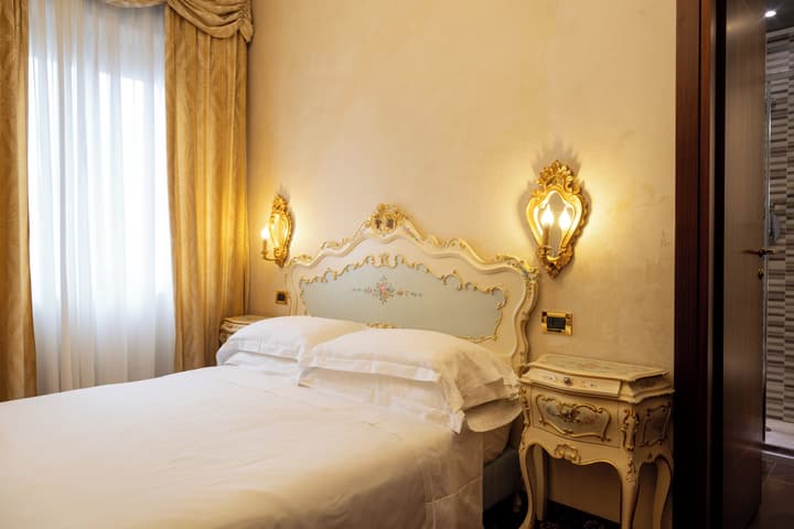 HOTEL STENDHAL
