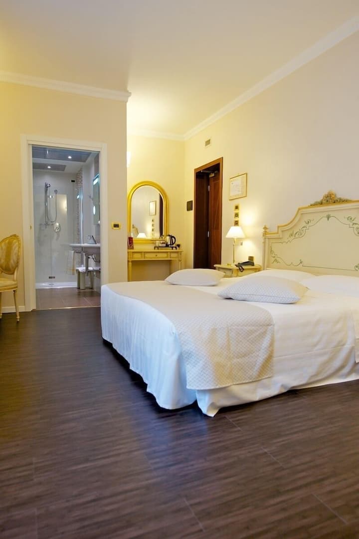 HOTEL STENDHAL