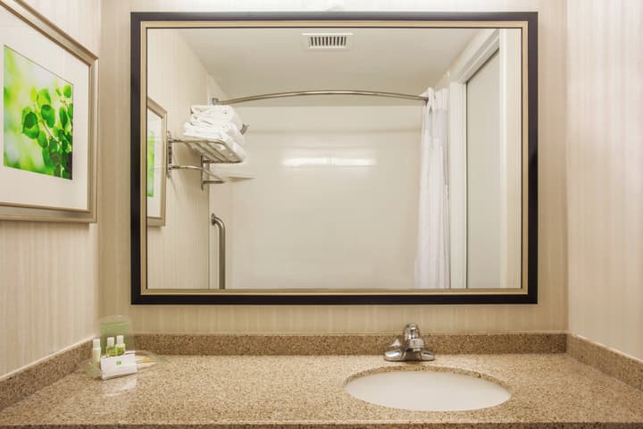 Holiday Inn Toronto - Int'l Airport by IHG