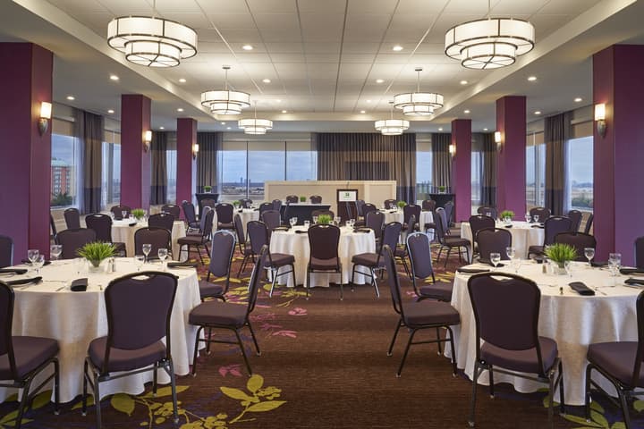 Holiday Inn Toronto - Int'l Airport by IHG