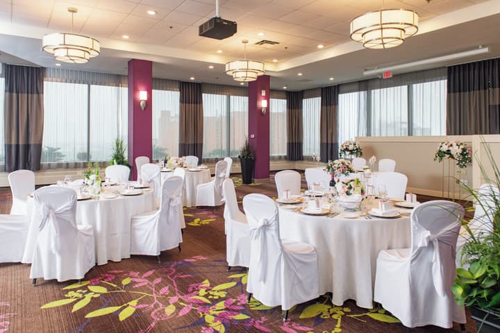 Holiday Inn Toronto - Int'l Airport by IHG