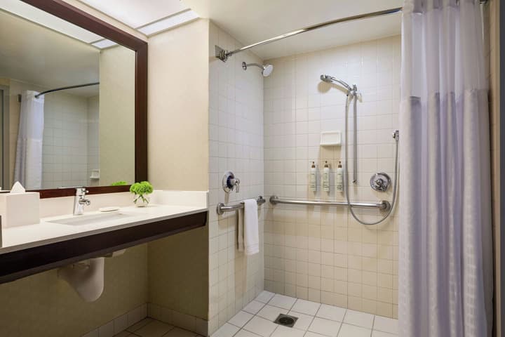 Renaissance Los Angeles Airport Hotel