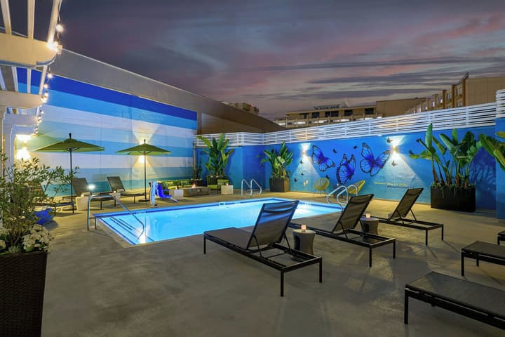 Renaissance Los Angeles Airport Hotel