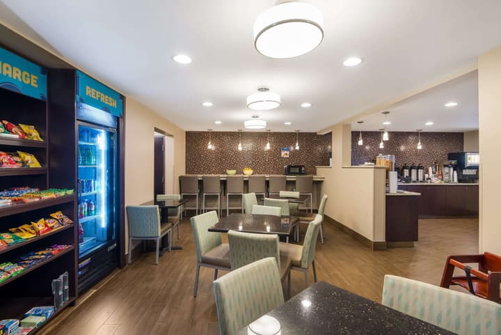 Clarion Pointe Downtown