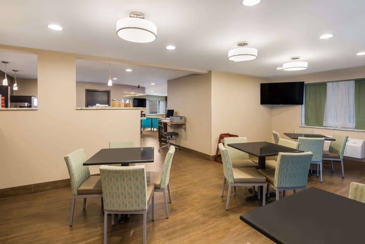 Clarion Pointe Downtown