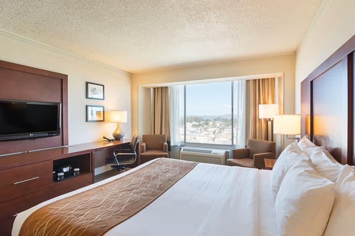 Comfort Inn by the Bay