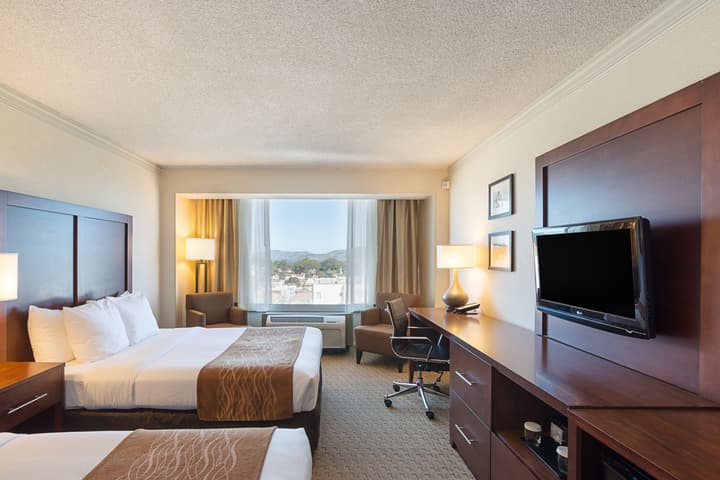 Comfort Inn by the Bay