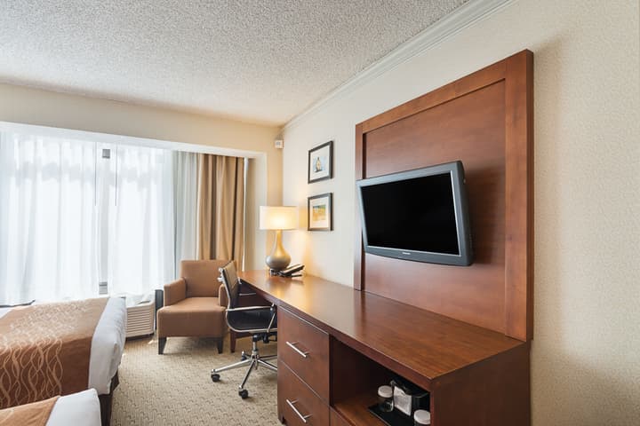 Comfort Inn by the Bay