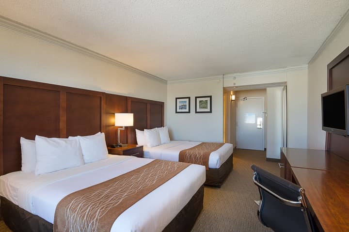 Comfort Inn by the Bay