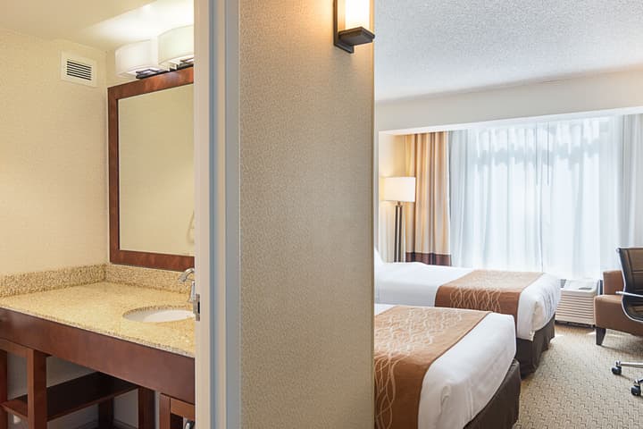 Comfort Inn by the Bay