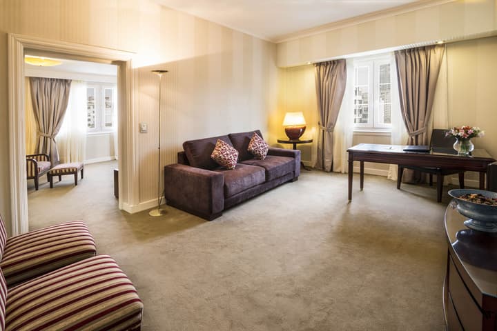 Claridge Hotel
