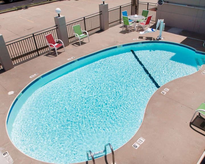 Quality Inn US65 & E. Battlefield Rd. Springfield