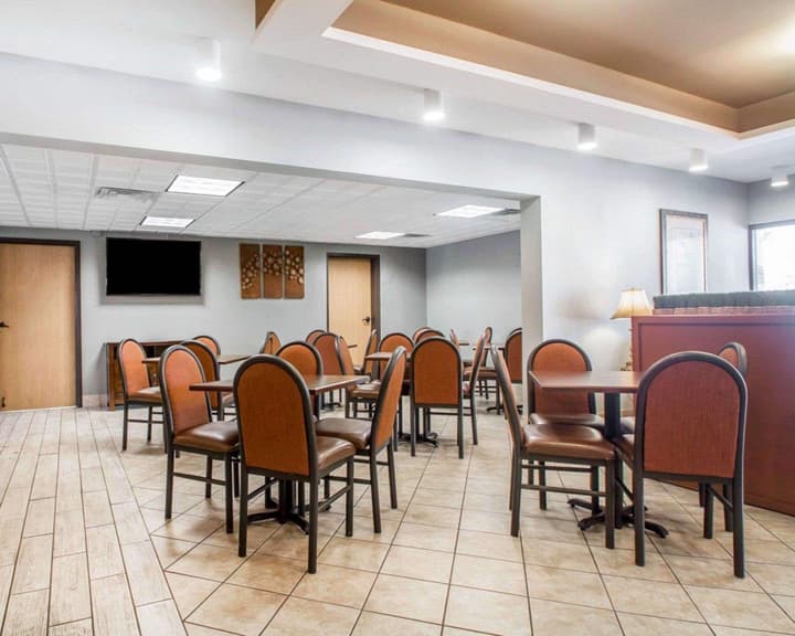 Quality Inn US65 & E. Battlefield Rd. Springfield