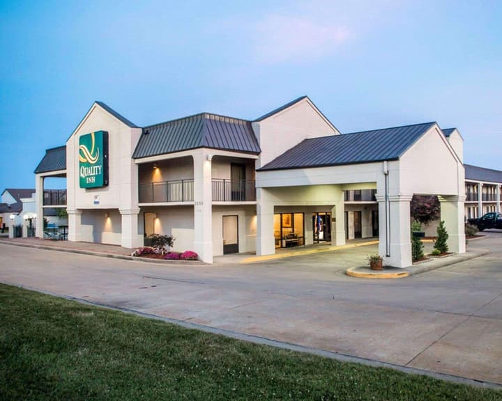 Quality Inn US65 & E. Battlefield Rd. Springfield