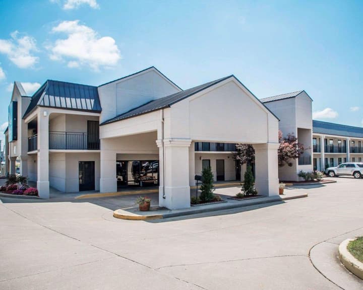 Quality Inn US65 & E. Battlefield Rd. Springfield