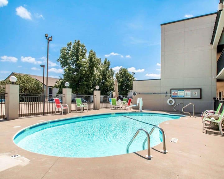 Quality Inn US65 & E. Battlefield Rd. Springfield