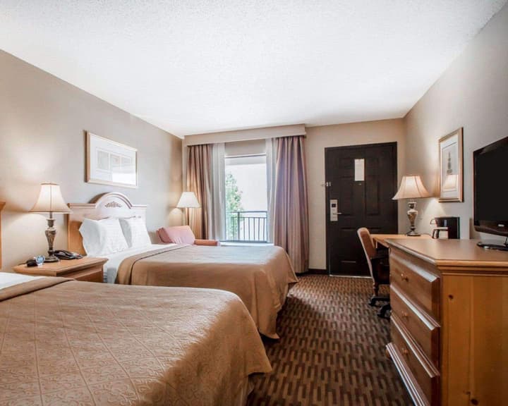 Quality Inn US65 & E. Battlefield Rd. Springfield