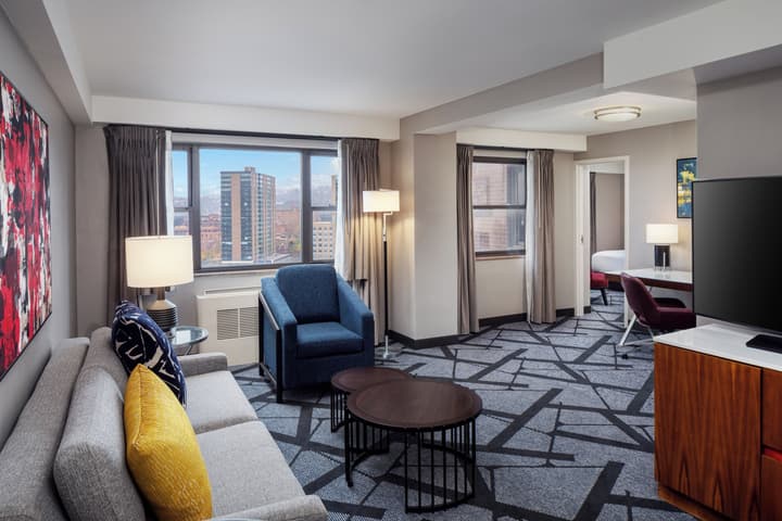 DoubleTree by Hilton Hotel & Suites Pittsburgh Downtown